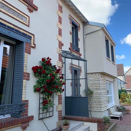 Le Carre Courtois Apartment Luisant Luaran gambar