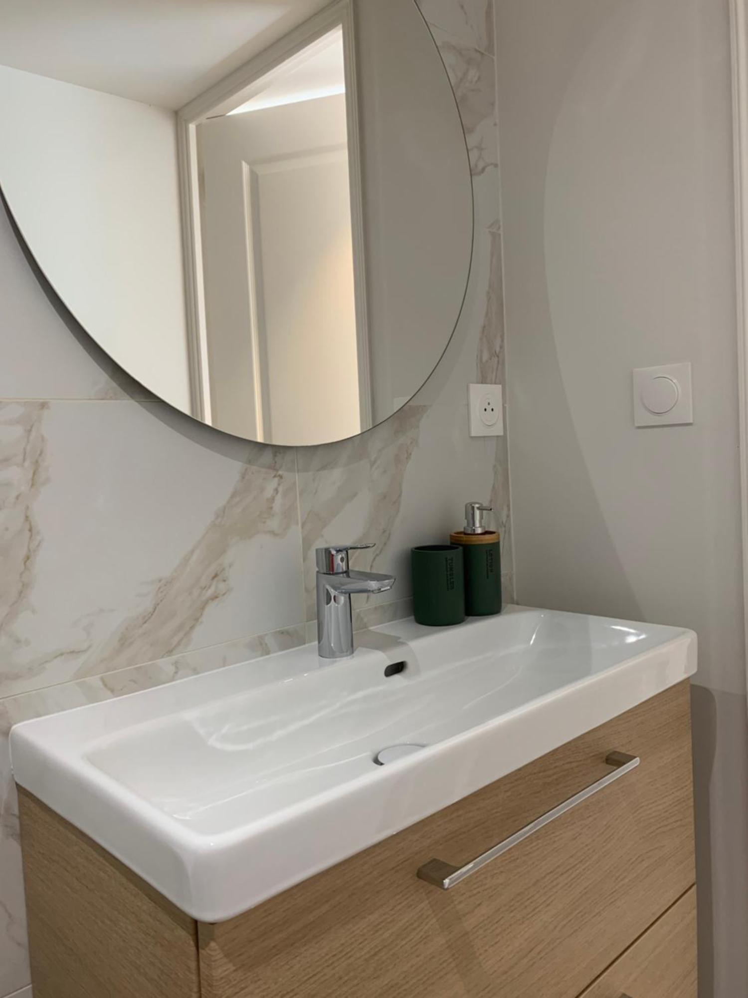 Le Carre Courtois Apartment Luisant Luaran gambar