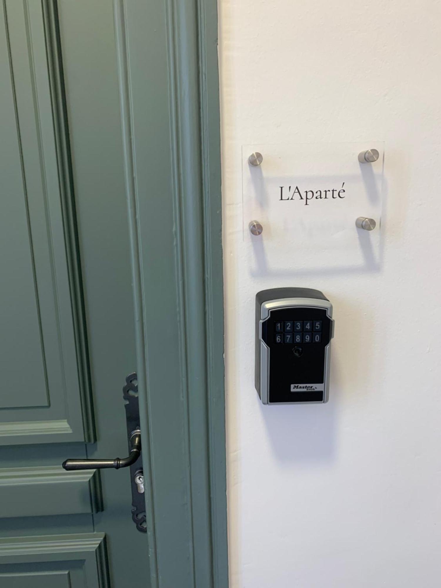 Le Carre Courtois Apartment Luisant Luaran gambar
