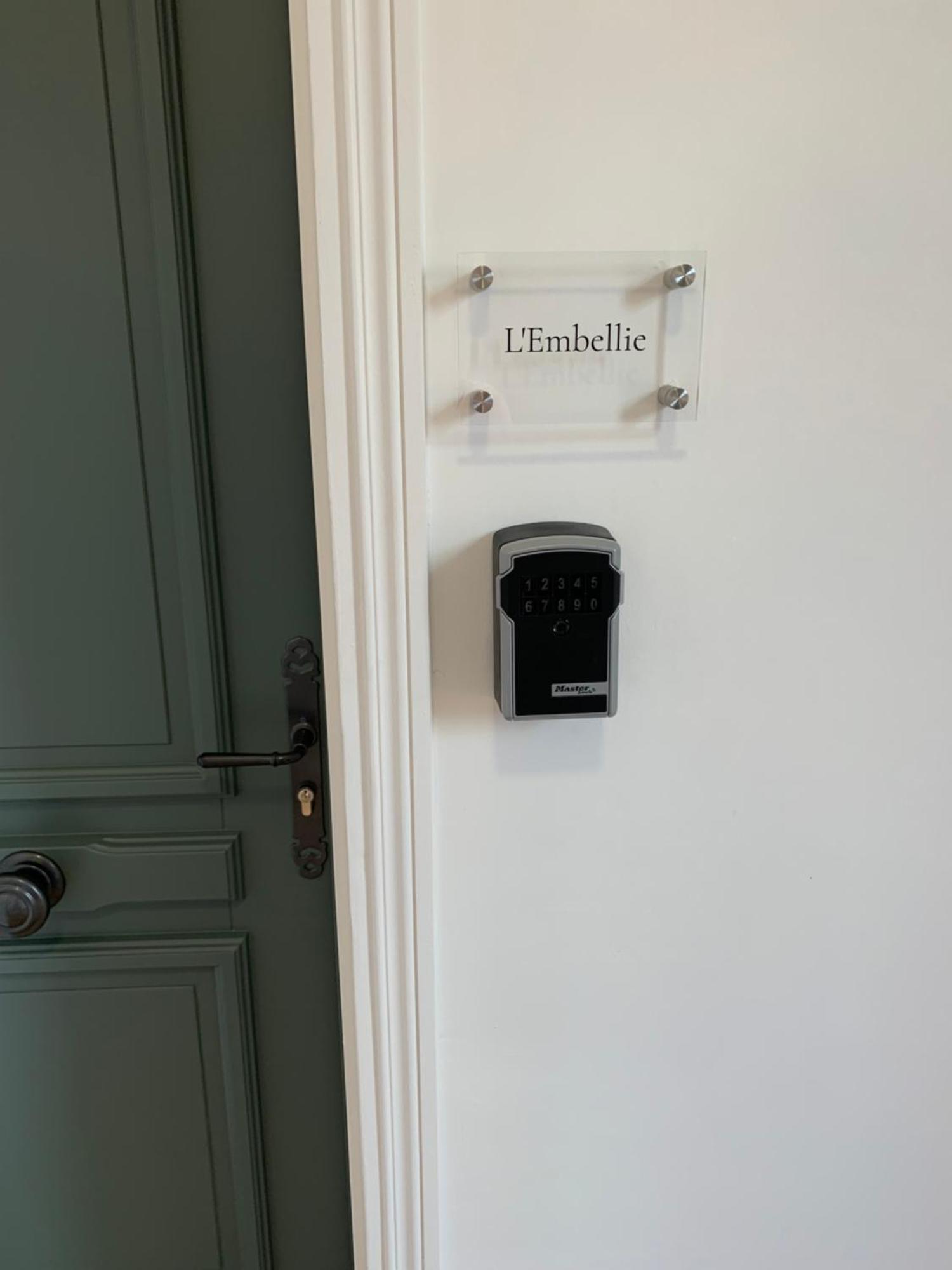 Le Carre Courtois Apartment Luisant Luaran gambar