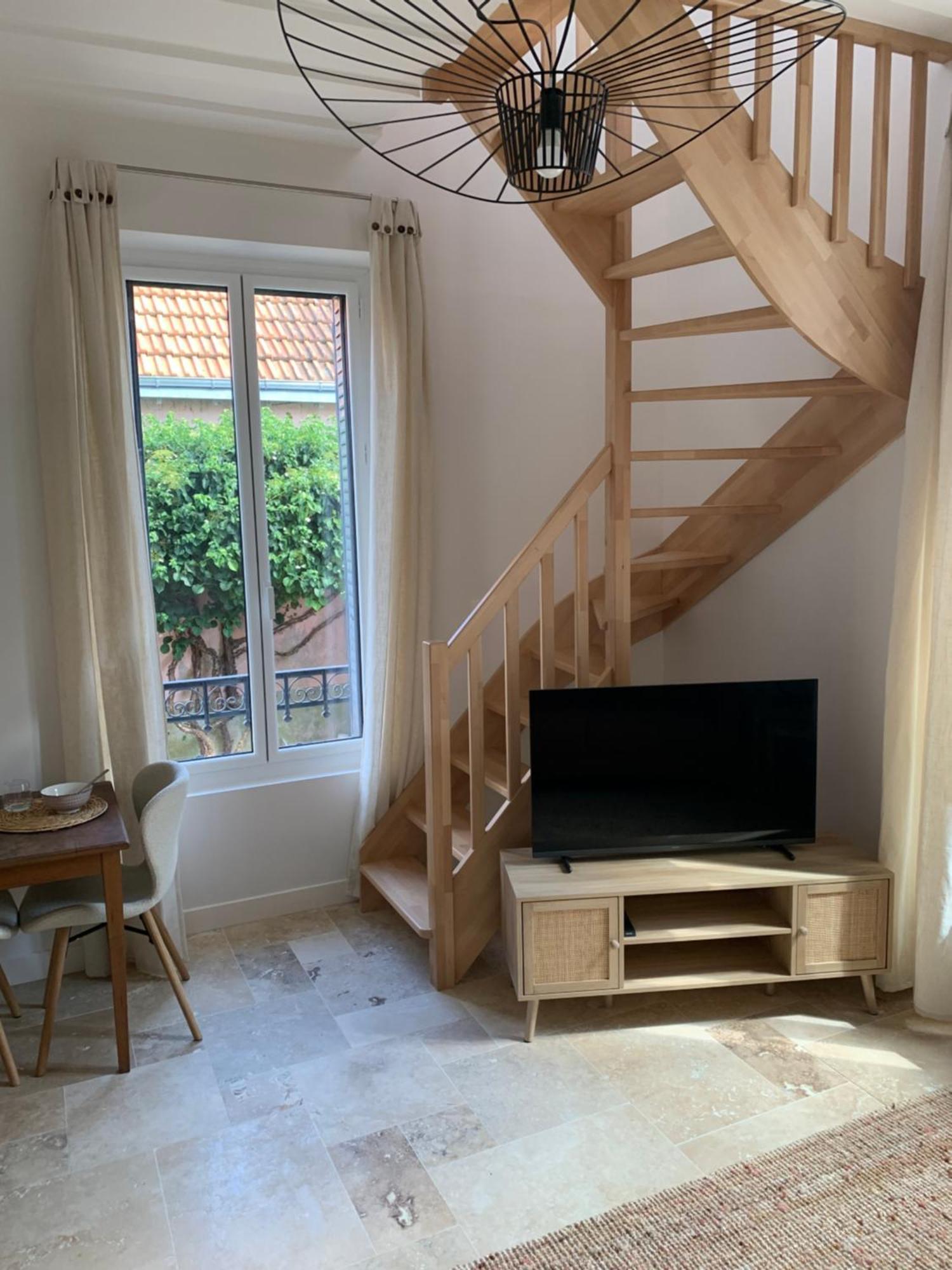 Le Carre Courtois Apartment Luisant Luaran gambar