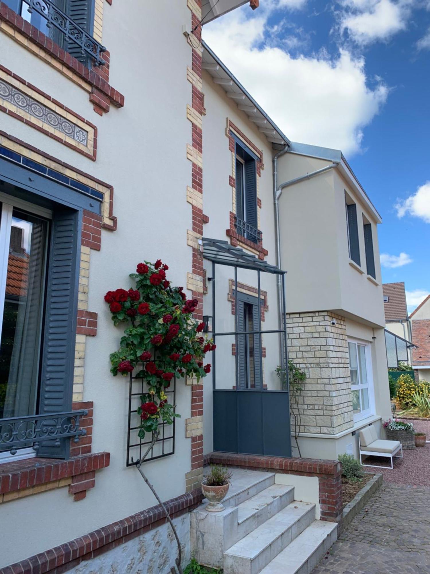 Le Carre Courtois Apartment Luisant Luaran gambar